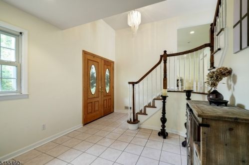 18 Green Hill Rd, Springfield, NJ 07081-3614