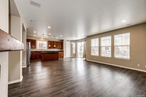 280 Elk Ct, Aurora CO 80016-4104 exterior