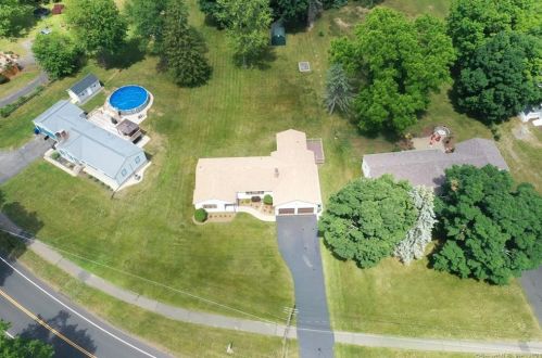 374 Kennedy Rd, Windsor, CT 06095-2236