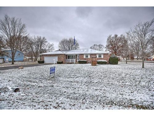 2310 Sands Dr, Decatur, IL 62526-9418
