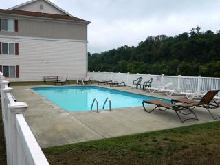 7208 University Commons Dr, Morgantown WV  26505-0219 exterior