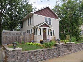212 46 St, Minneapolis MN  55410-1719 exterior