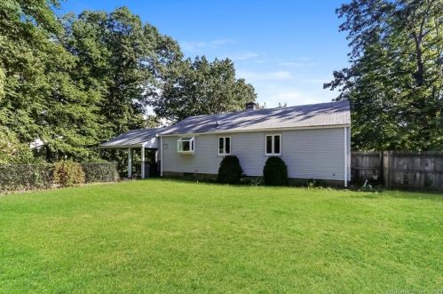 18 Crestwood Cir, Farmington, CT 06032-1123