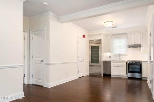 14 Grigg St, Greenwich CT  06830-6521 exterior