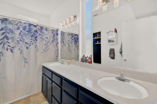 831 Chateau Cir, Vacaville CA  95687-7432 exterior