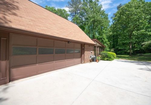 290 Amherst Ct, Atlanta, GA 30328-1003