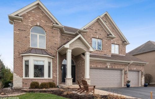3947 Bluejay Ln, Naperville, IL 60564-8329