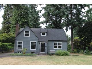 9823 Shaver St, Portland, OR 97220-3651
