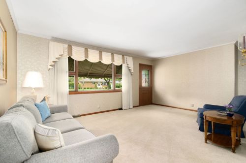 109 Hatlen Ave, Mount Prospect, IL 60056-2825