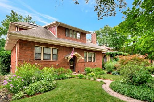 9951 Leavitt St, Chicago, IL 60643-1821