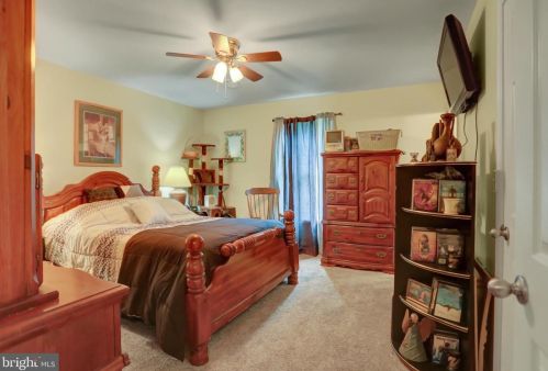 193 Greenview Dr, Carlisle PA  17015-9193 exterior