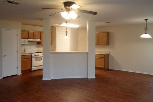 930 Goldenrod St, Uhland TX  78640-5459 exterior