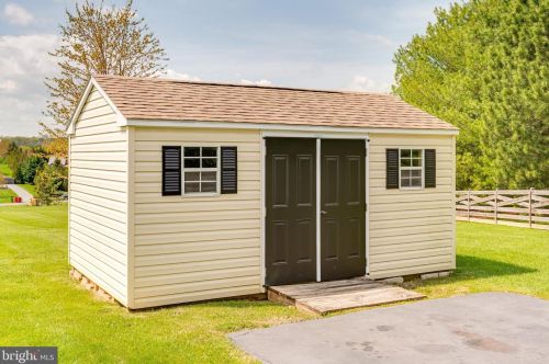 288 Fraser Ct, Charles Town WV  25414-5463 exterior