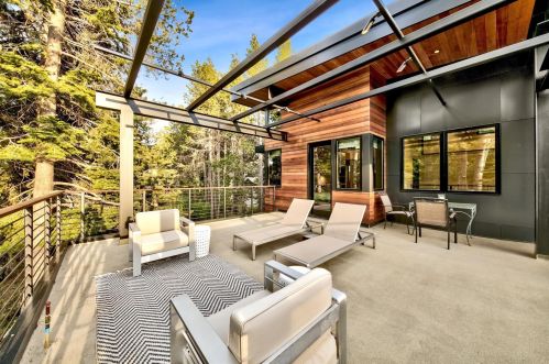 16150 Pine St, Truckee CA  96161-3754 exterior