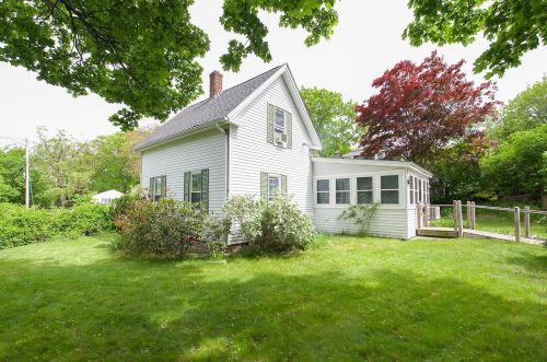 6 Manning St, Derry, NH 03038-2307