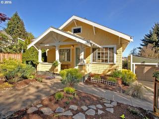3043 Wilson St, Portland, OR 97210-1956