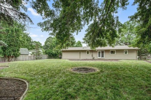 2025 Bluestone Ln, Saint Paul MN  55122-2830 exterior