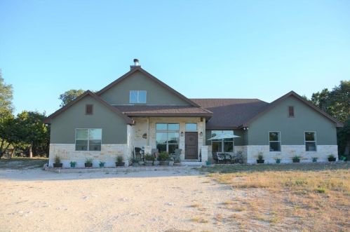 116 Vickers Ln, Mount Sharp, TX 78620