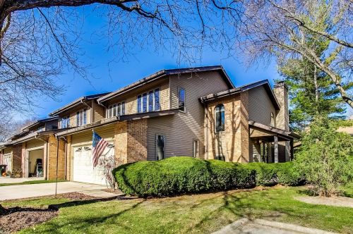 1425 Picadilly Ct, Mount Prospect, IL 60056-1008