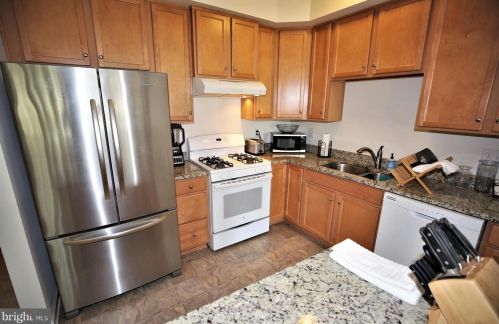 27 Sundance Dr, Trenton NJ  08619-3968 exterior