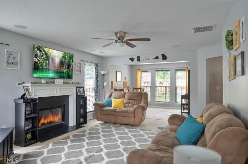 203 Augusta Woods Dr, Villa Rica, GA 30180-5187