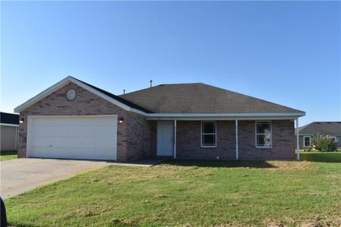 905 Bradford St, Gravette, AR 72736-8795