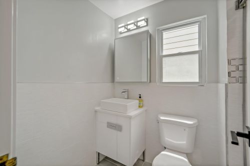 81 Edgewater Pl, Edgewater NJ  07020-1205 exterior
