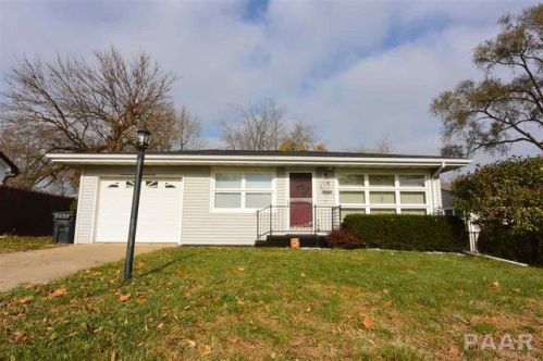 1405 Loretta St, Pekin, IL 61554-5031