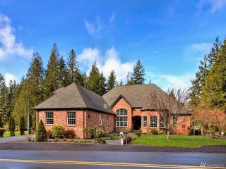 420 Country Club Dr, Allyn, WA 98524-8793