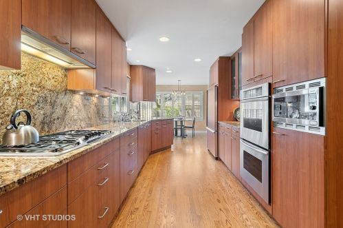 1020 North Ave, Bannockburn IL  60015-2206 exterior