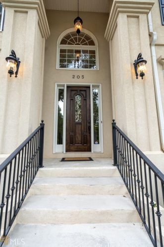 205 Preswick Park Dr, Newnan, GA 30265-2069