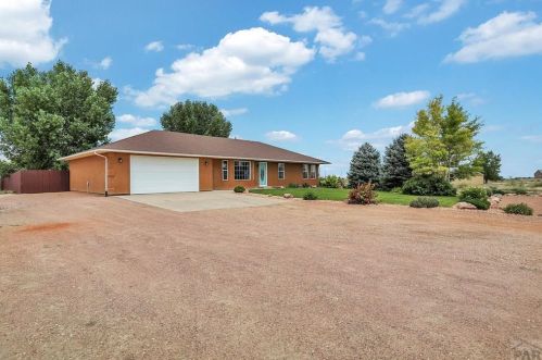 661 Milt Dr, Pueblo, CO 81007-1129