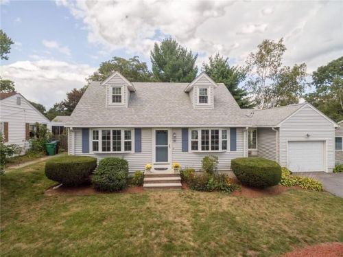 59 Gillooly Dr, Warwick, RI 02888-4614