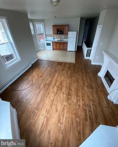 5236 10th St, Philadelphia, PA 19141-4010