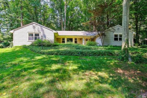 58 Townsend Dr, Middletown, NJ 07748-3130