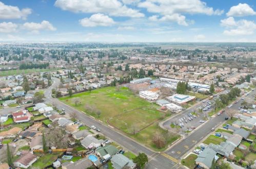 8616 Diamond Crest Ct, Elk Grove CA  95624-2848 exterior