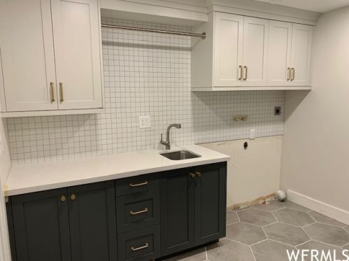 2992 Tracy Dr, Sandy UT 84093-2026 exterior