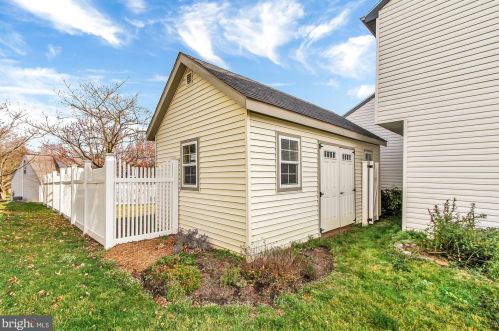 1549 Jefferson Ct, Lancaster PA  17602-1245 exterior