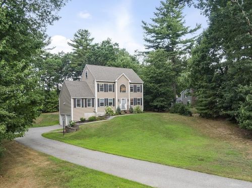 16 Sequoia Ln, Plaistow, NH 03865-2327