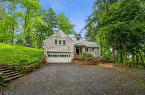6 Bailey Hollow Rd, Morristown, NJ 07960-6203