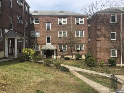 1486 Terrace Cir, Teaneck, NJ 07666-5235