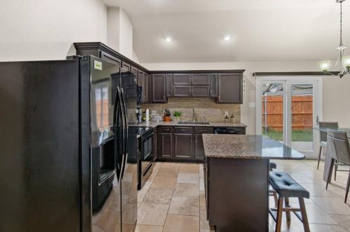 120 Geronimo Cv, Uhland TX 78640-4622 exterior