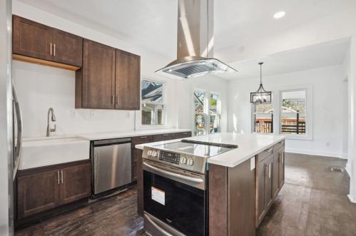 984 Burns Dr, Atlanta GA  30310-4632 exterior