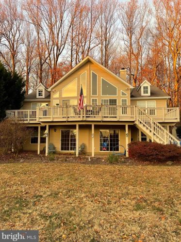 301 Seclusion Shores Dr, Mineral, VA 23117-4450