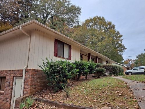 4762 Valley Dale Dr, Lilburn, GA 30047-5751