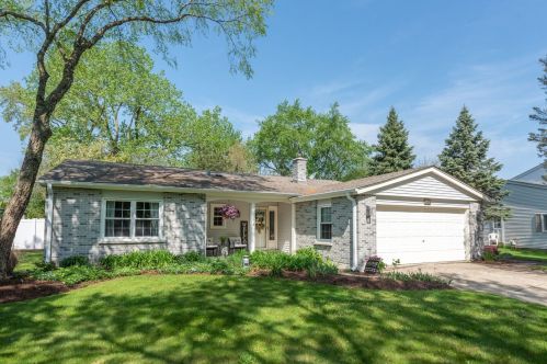 333 Beech Ct, Naperville, IL 60540-5001