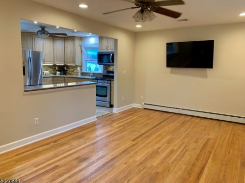 526 Jackson Ave, Manville, NJ 08835-1926
