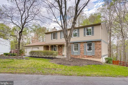 8840 Woodlawn Way, Springfield, VA 22153-2442