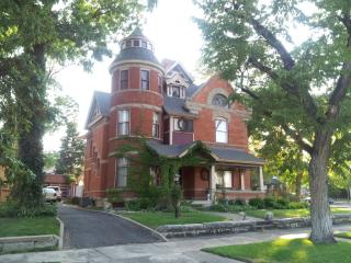 326 Pitkin Ave, Pueblo, CO 81004-2114