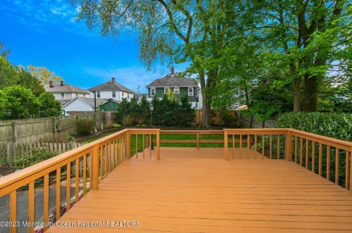 35 Leroy Pl, Tinton Falls NJ  07701-1712 exterior